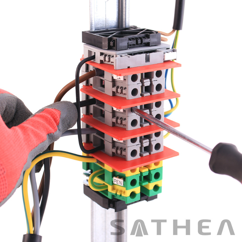 Stožárová elektrovýzbroj - Průřez vodiče (mm²): do 10 mm², Typ zapojení: Průchozí